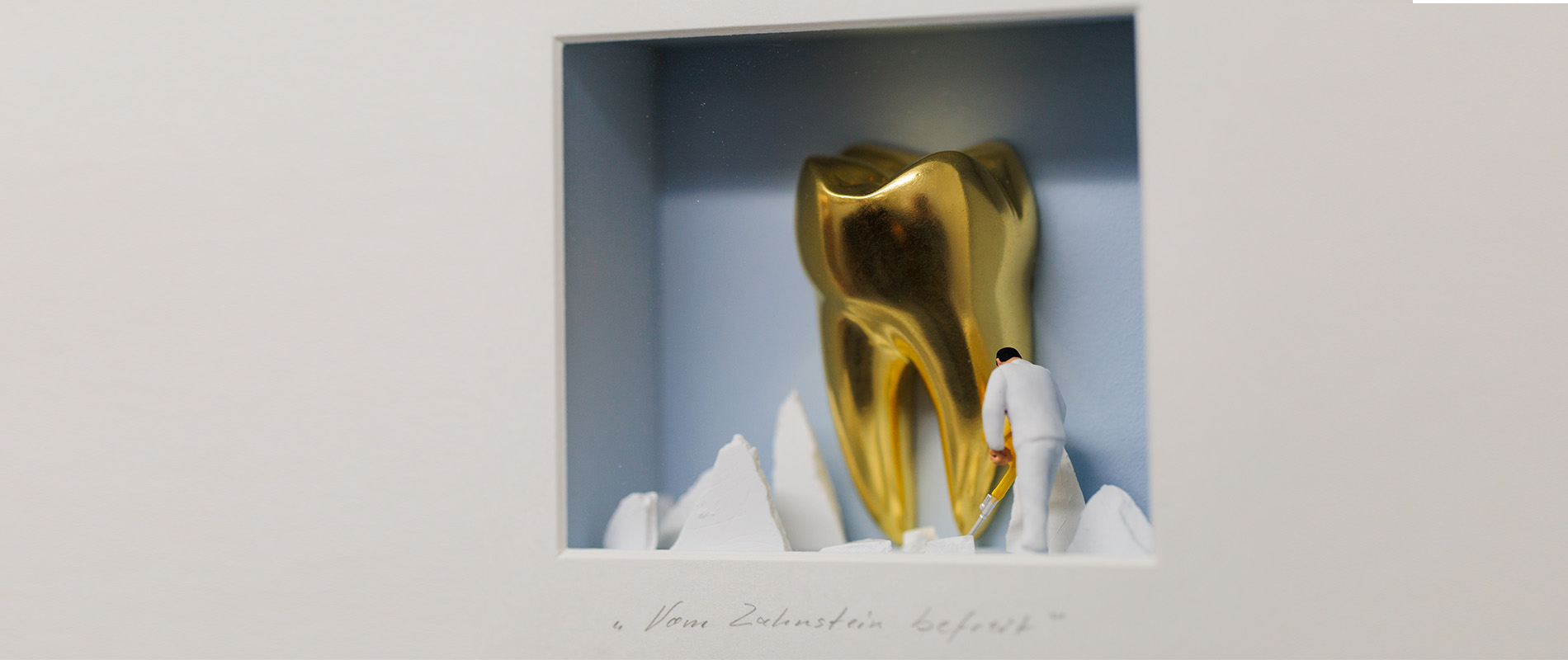 Aufnahme eines goldenen Zahnes im Großformat